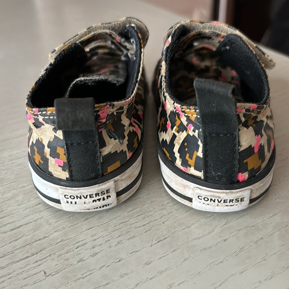 Converse Toddler 7 Chuck Taylor All Star Leopard Sneakers - Picture 4 of 6